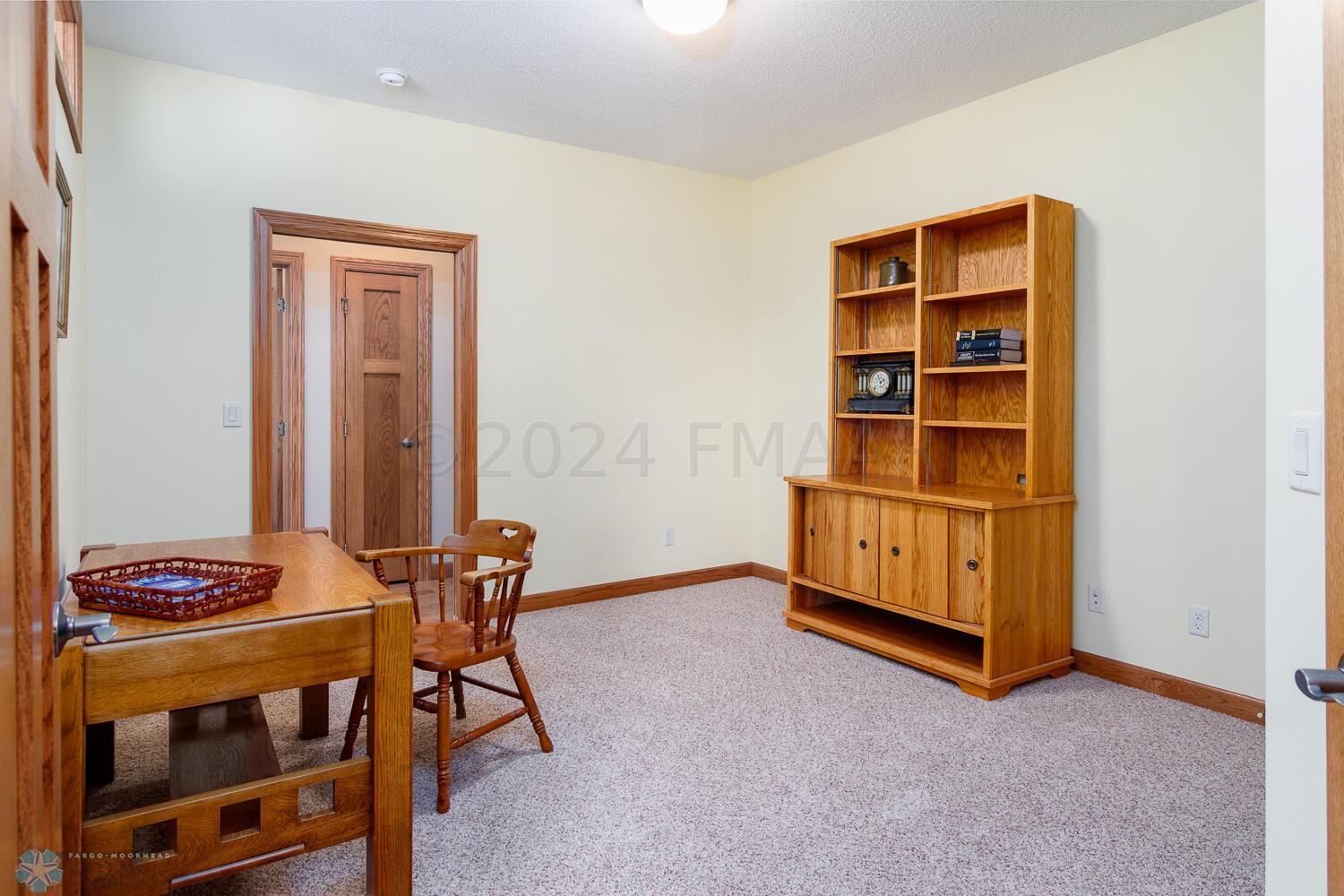 Bedroom/Office